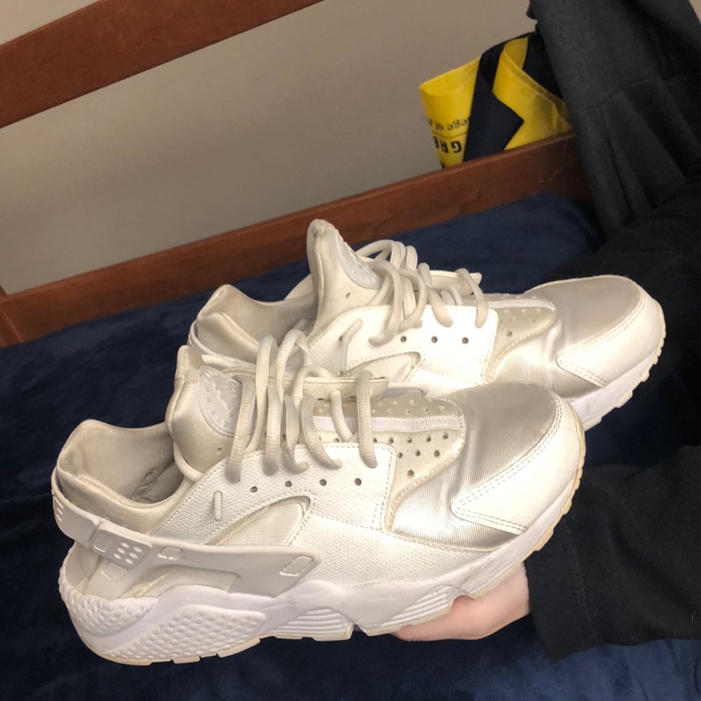 white women’s huaraches